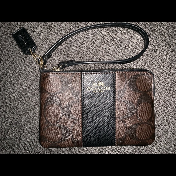 Coach Handbags - Coach wristlet